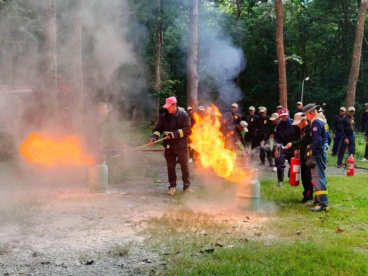 LINE_ALBUM_ทบทวน อปพร. 68_250813_437_397.jpg